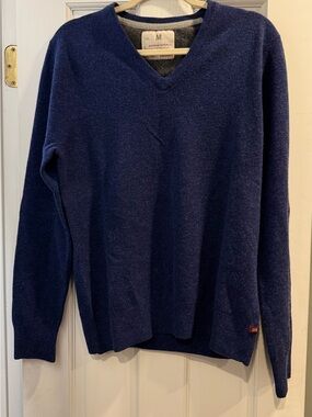 Banana Republic heritage Men's V-Neck Sweater - Navy size medium